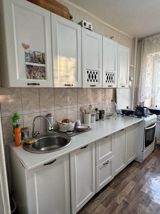 Кухонный шкаф         ….