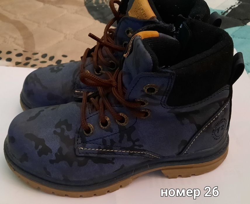 Различни  обувки