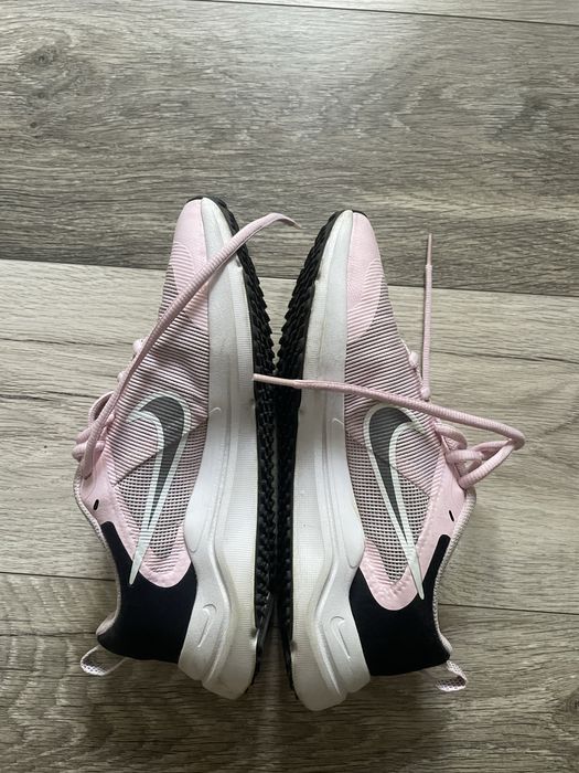 Спортивные кроссовки NIKE