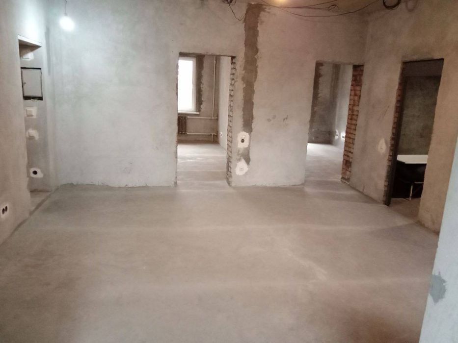 Чиланзар 1.   3/4/4. Высокопотолочка.  Под ремонт