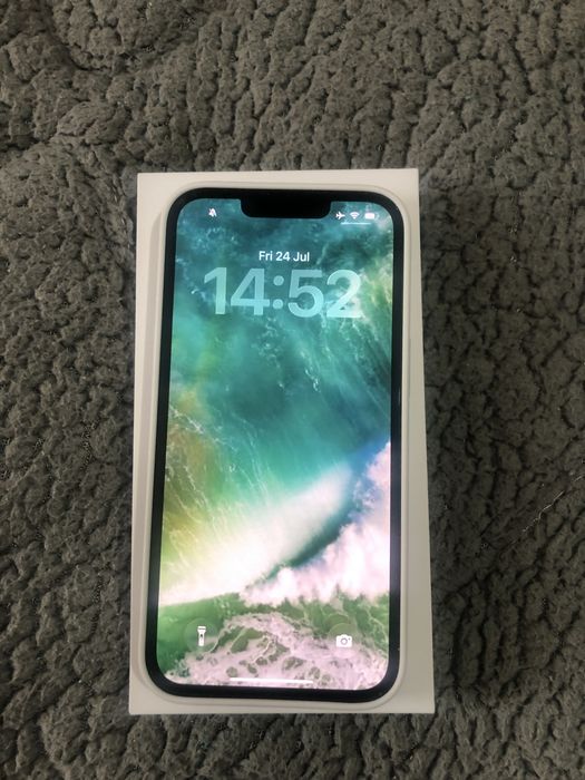 Продавам  iPhone. 16e  128 gb.