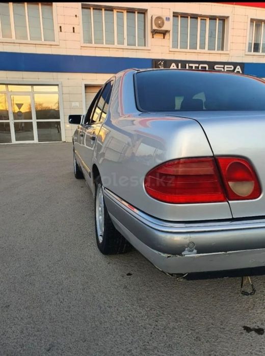 Продам Mercedes-Benz E 230