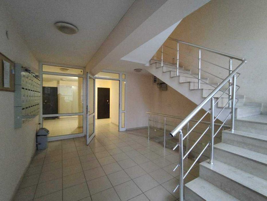 Давам под наем 2-стаен в жк Младост-1