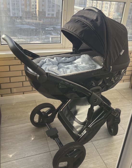 Продам коляску Junama diamond