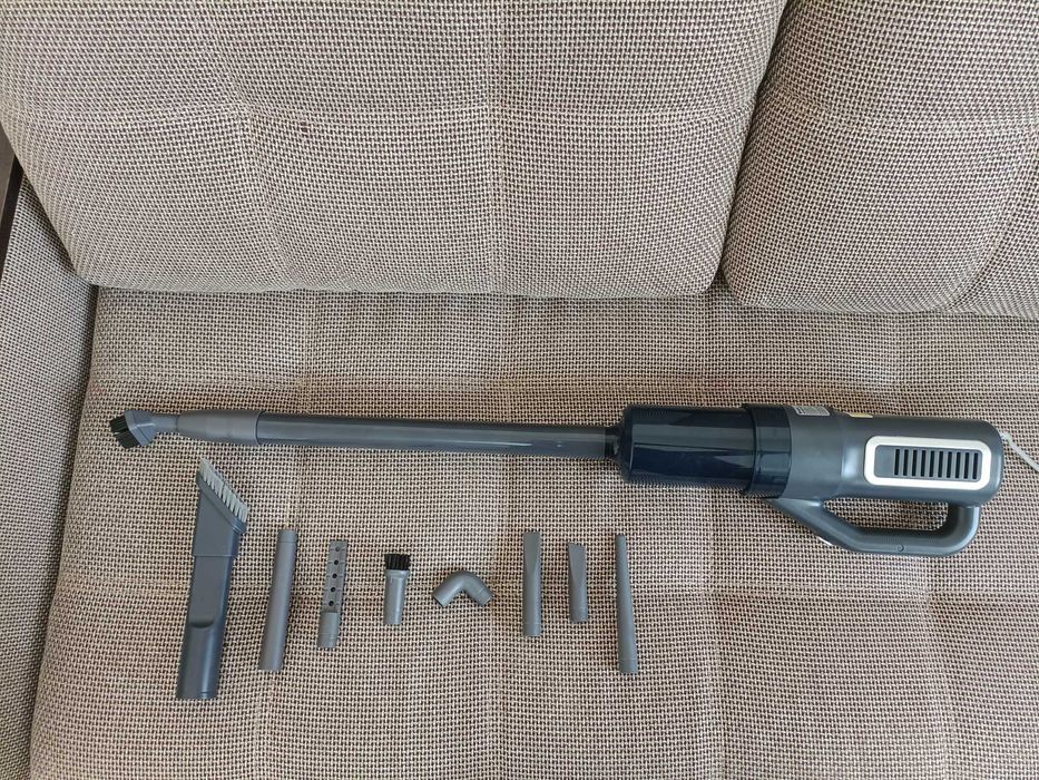 МОЩНЫЙ ручной пылесос.