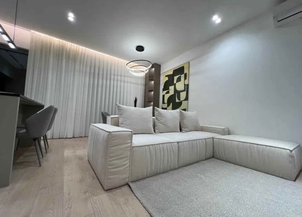 Ойбек, Миробод Авеню и впечатлительная квартира в новастройке