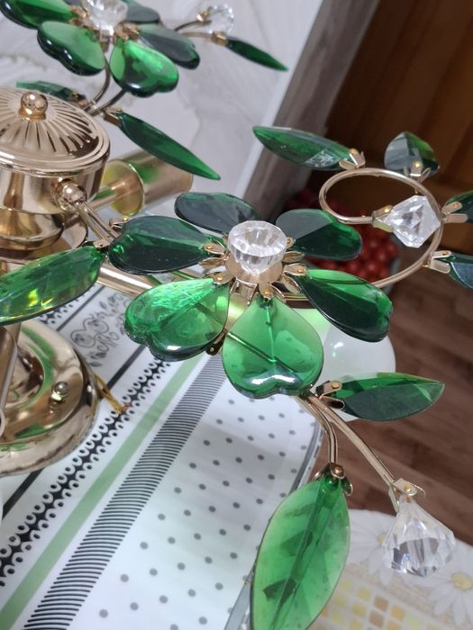 Продам красивую люстру