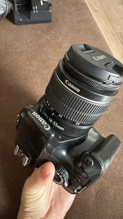 Canon 1100 D с объективом