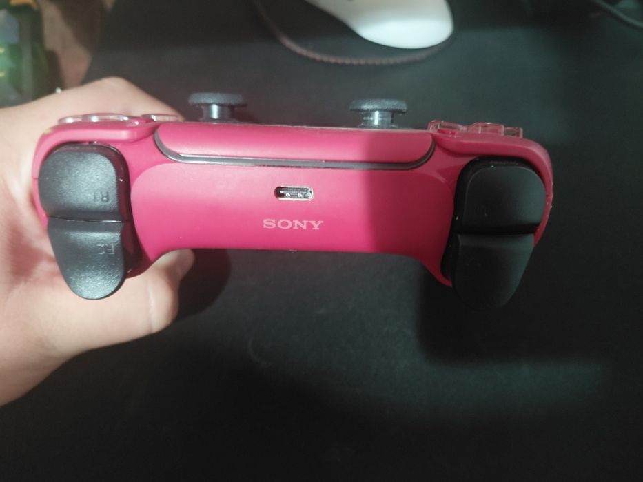 Контролер PS5 COSMIC RED като нов