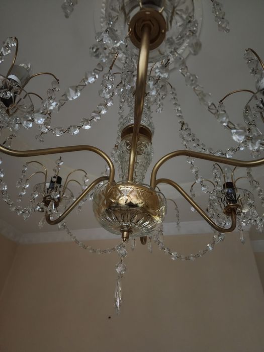 Люстра в хорошем состоянии