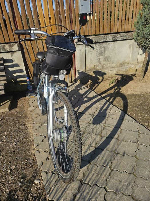 Electric Bicycle with a giant battery, An E bike sports built