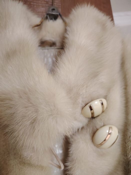 Продам норковую шубу