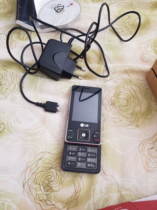 Продавам ретро телефони