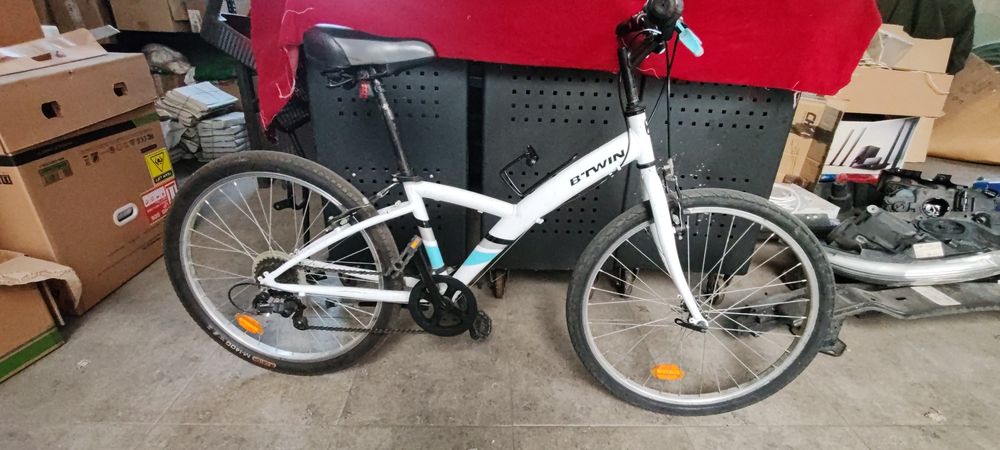 Vând bicicletă în perfectă stare de funcționare.