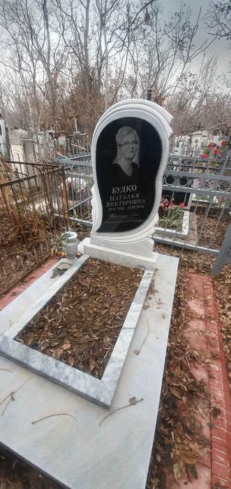 Памятники из мрамора