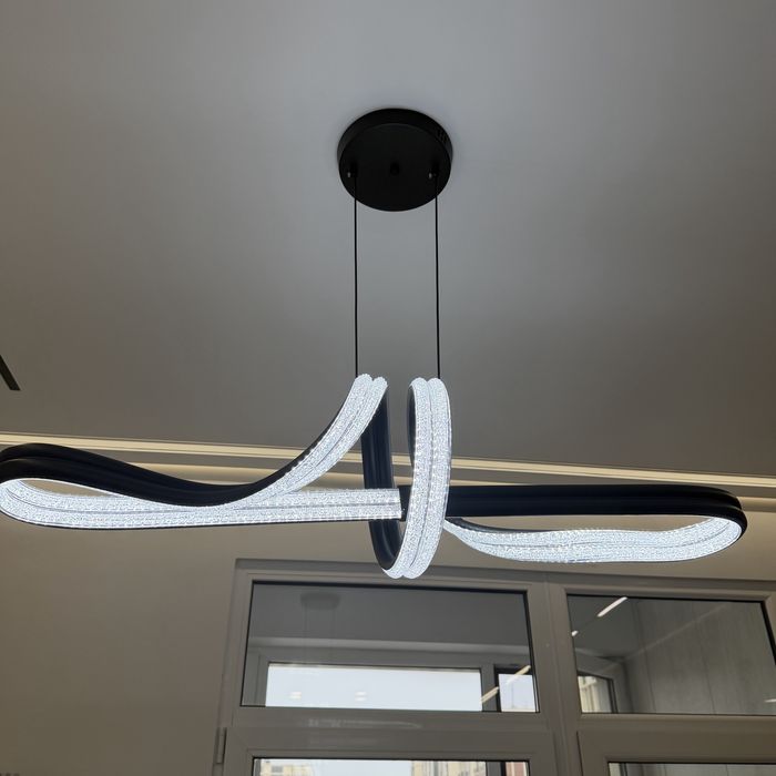 Продам люстры.    .