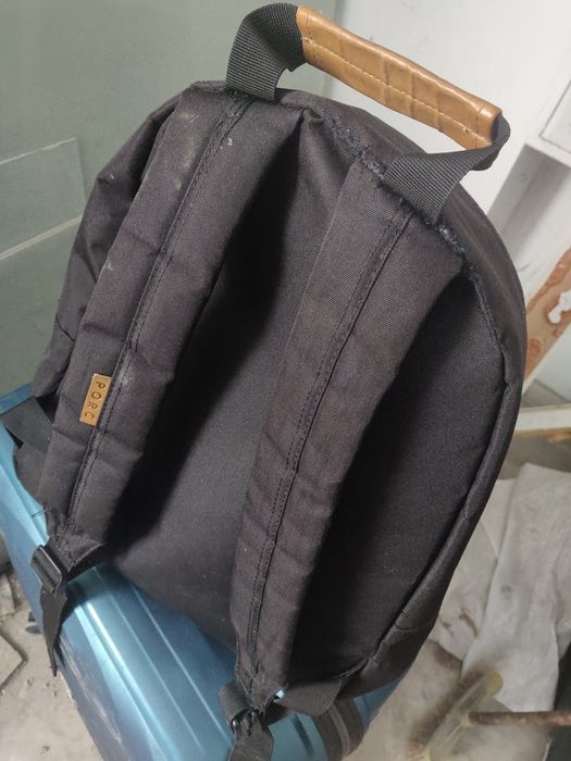 Ghiozdan Porc, purtat, defect usor - cusut