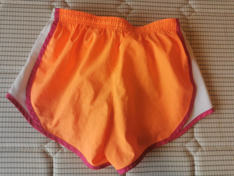 Pantaloni scurti Nike dry fit 128-137 (8-10 ani