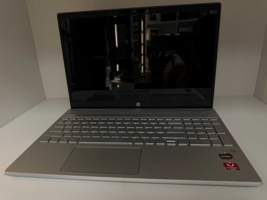 Dracula Amanet: Laptop HP Pavilion, AMD Radeon 7 3700U.