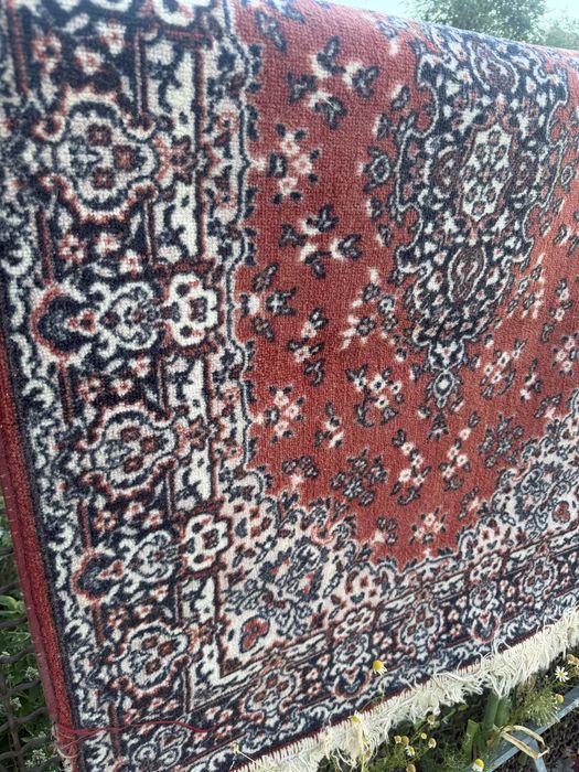Продам красного цвет ковер