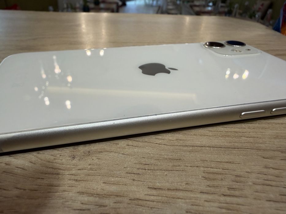 Продавам iphone 11 128GB
