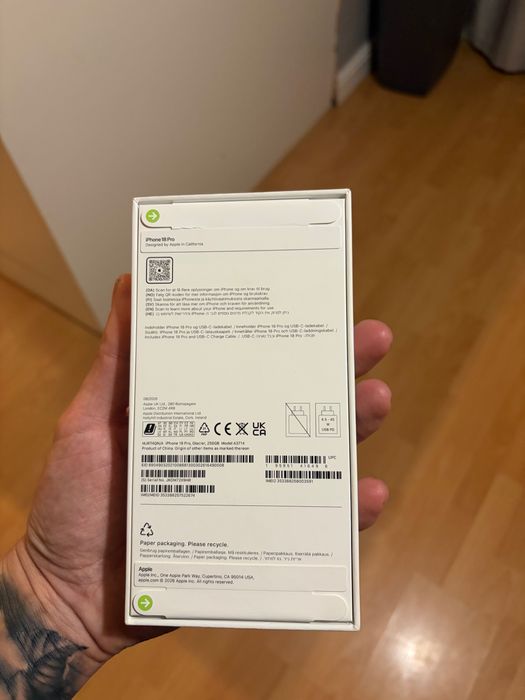 Vând iPhone 18 pro nou desigilat sigilat