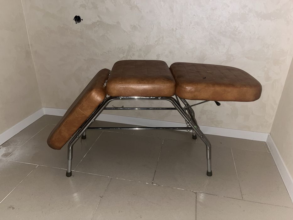 Косметологическая кушетка, кресло