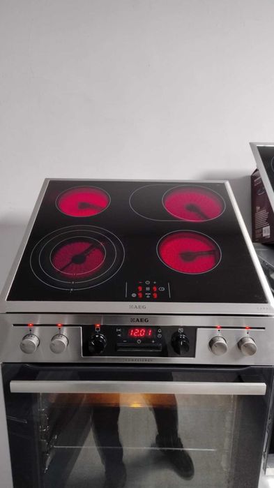 А+ Комплект Мултифункционална Фурна за вграждане + Плот AEG-AЕГ 74 л