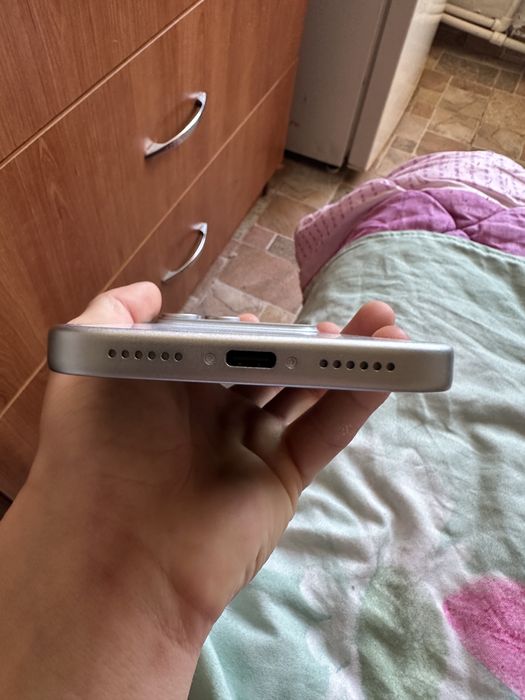 Vand iPhone 17 pro max sanatate baterie 96% stare perfecta detali telefon 0720937670