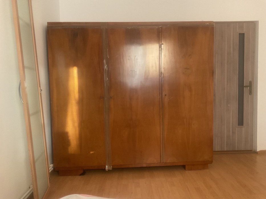 Dulap din lemn masiv