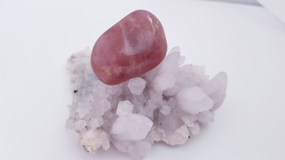 Интересен камък "Аметист" (розов кварц)