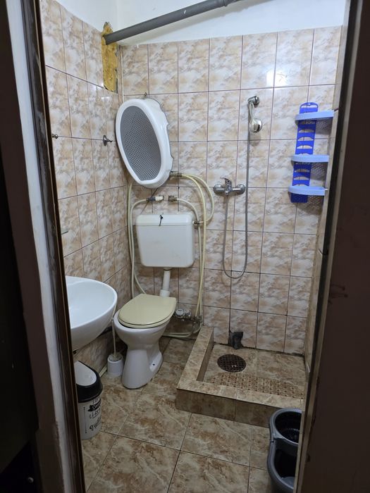 Închiriez garsoniera