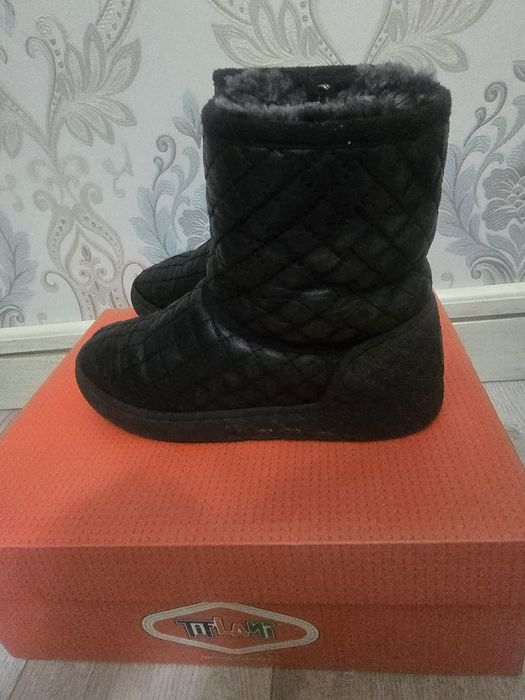 Продам  зимние угги кожаные, прошитые