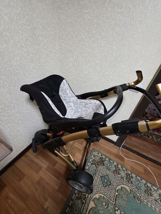 Детская коляска 3 в 1