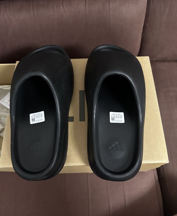 Yeezy slide negri