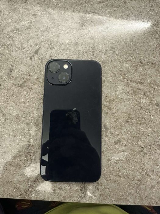 Продавам Iphone 13