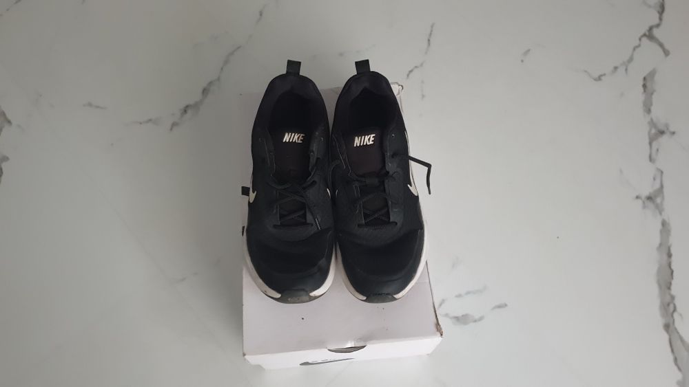 Оригинални маратонки nike TEAM HUSTLE D 11