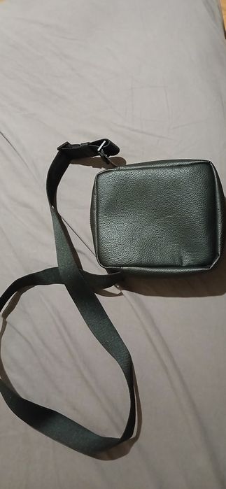 Чисто нова чантичка Calvin Klein messenger