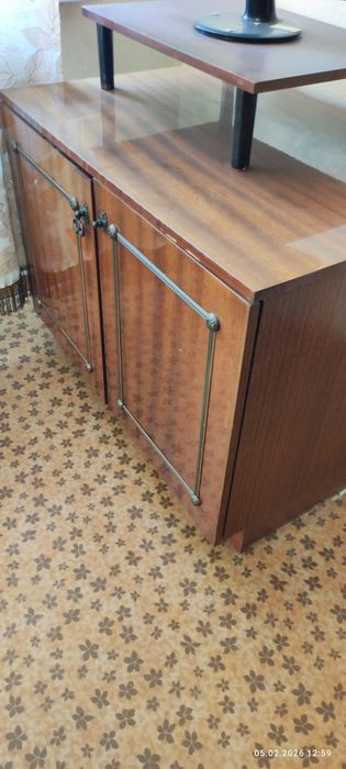 Тумбочка  под телевизор.