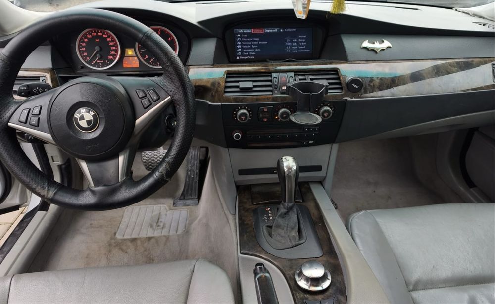 Dezmembrez BMW 530d M Pack ,volan stanga E60 3.0d 218cp,evacuare dubla