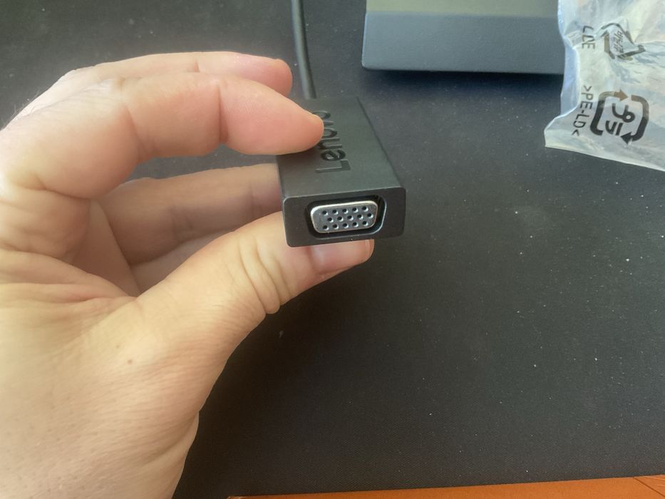 Адаптер USB-C към VGA оригинален Lenovo работи с всички производители