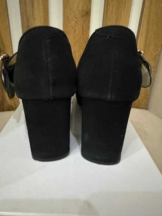 Продам женскую обувь