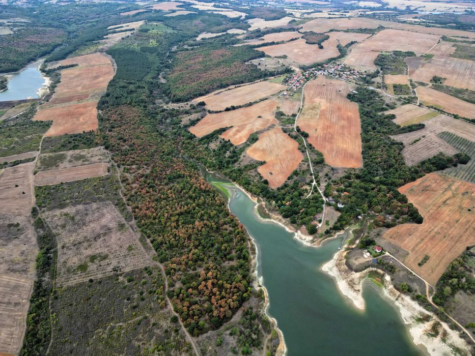 гора и земеделска земя, общо 588дка