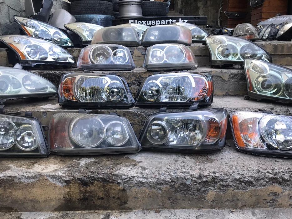 Фара на Toyota Highlander.