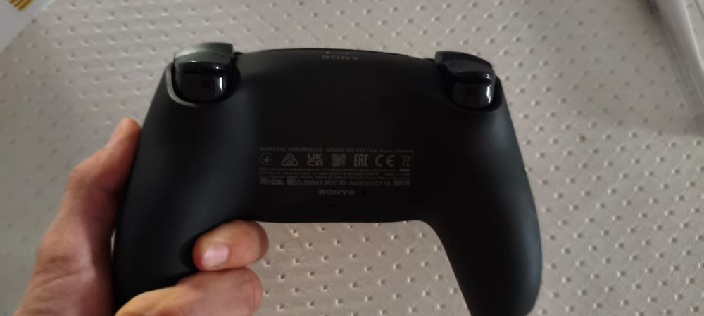 Продаю оригинал DualSense для PlayStation 5 в черном цвете
