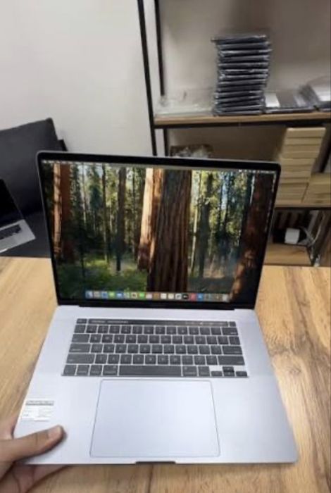MacBook Pro 15.4” 2018 | Core i7 | 32GB RAM | 512GB SSD | Touch Bar