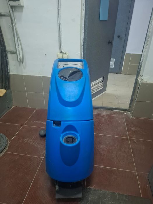 Продам поломоечную машину