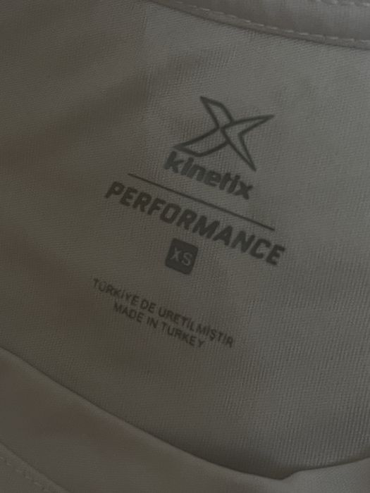 Спортивные женские футболки