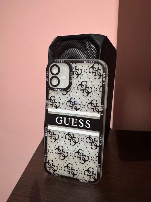 Продавам стилен кейс Guess за iPhone 11 – само за 9.99 лв!