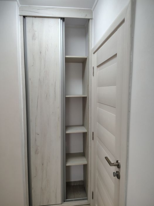 Apartament de 65 mp cu 2 camere și 2 balcoane, semidecomandat, etaj 3